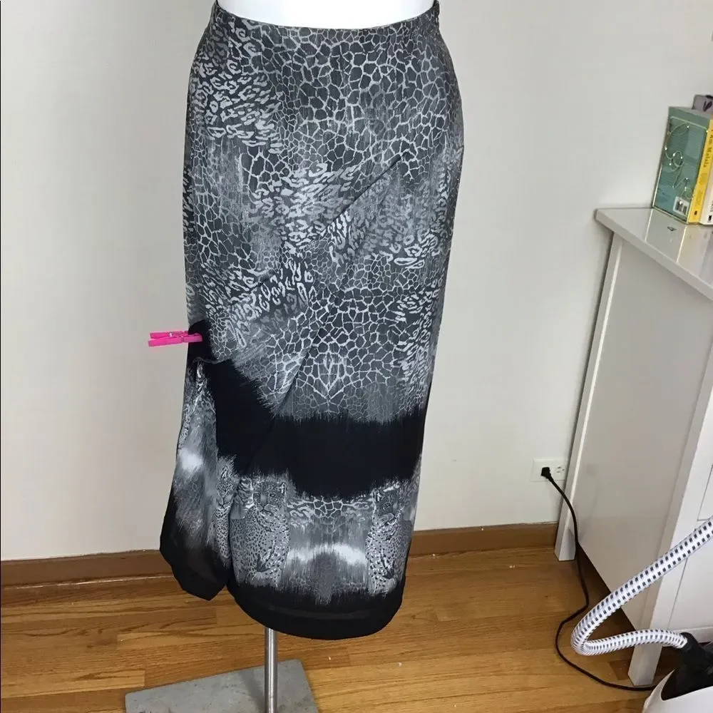 Gianni gray 2 pc skirt and top set size 12.